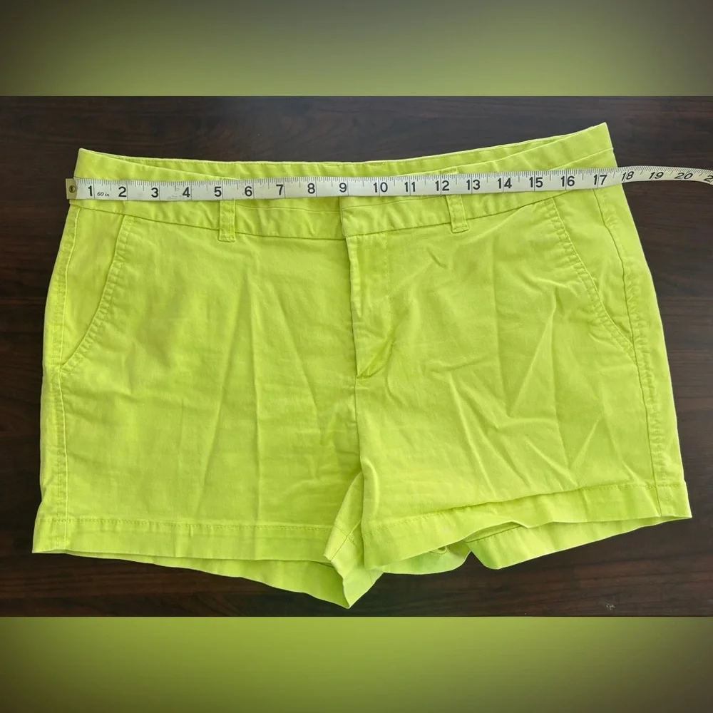 GAP green Women’s Bermuda Shorts - Picture 3 of 7